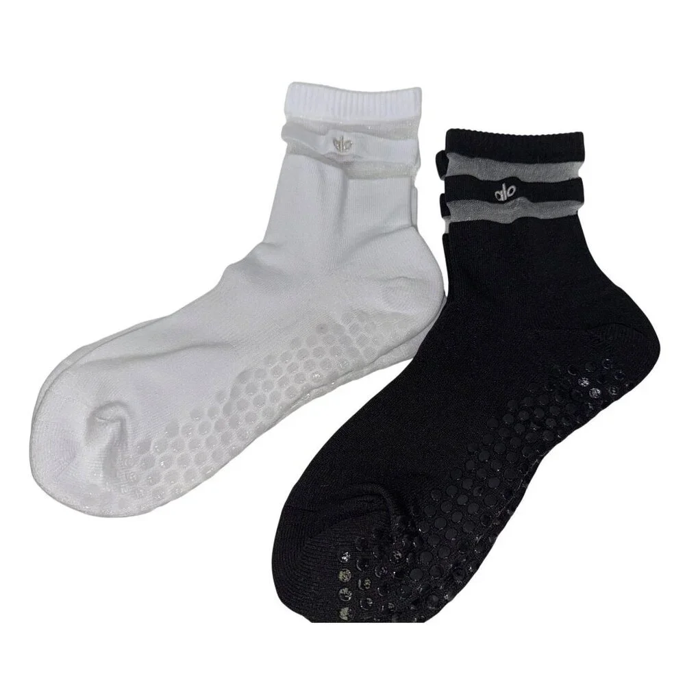 ALO Yoga Pulse Grip Socks Gripper Ankle 2 Pair White Black Mesh Stripes Medium